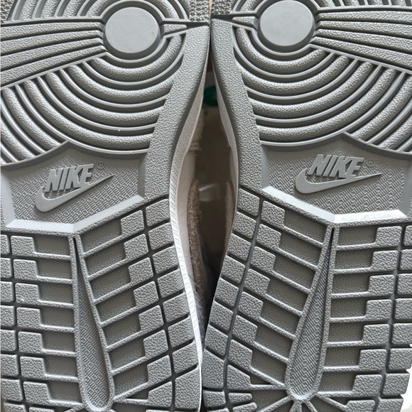 WMNS AIR JORDAN 1 MID SE   6.         New W/tag - Picture 2 of 8